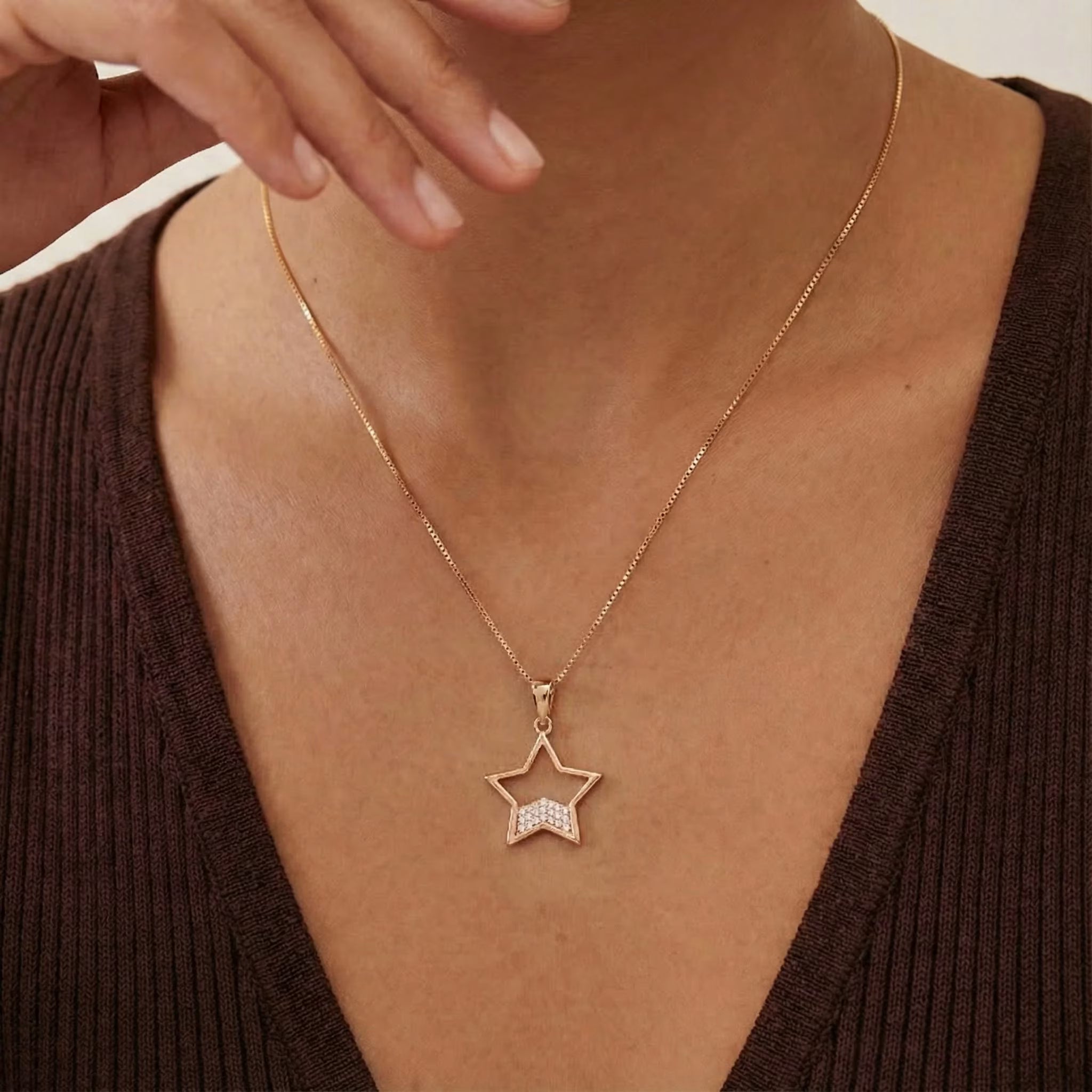 Shop 18K Gold Star Pendant Necklaces for Women in India | Zircon
