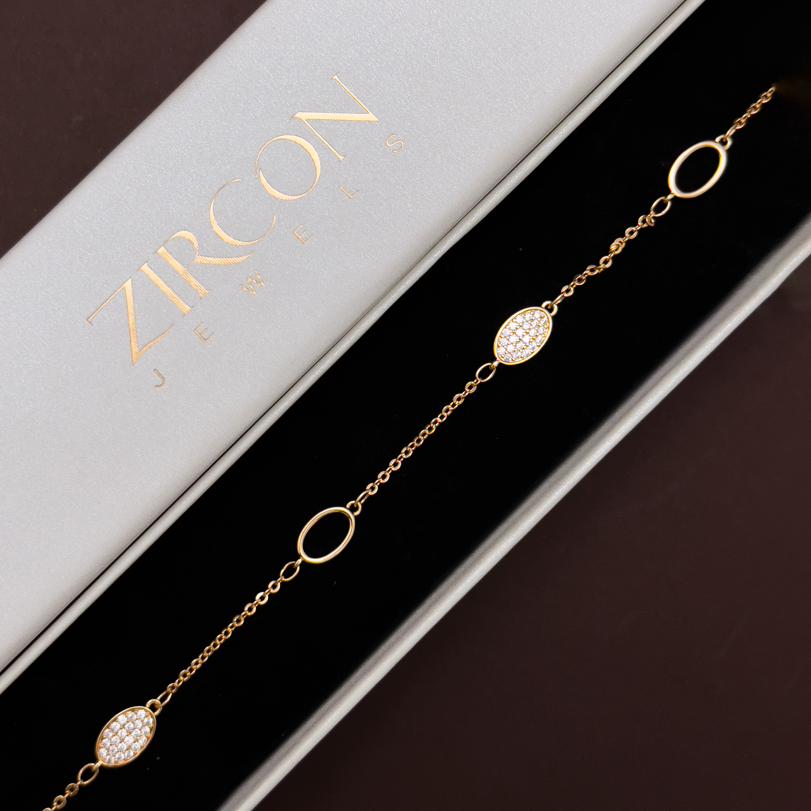 Mixed Oval Pavé Station